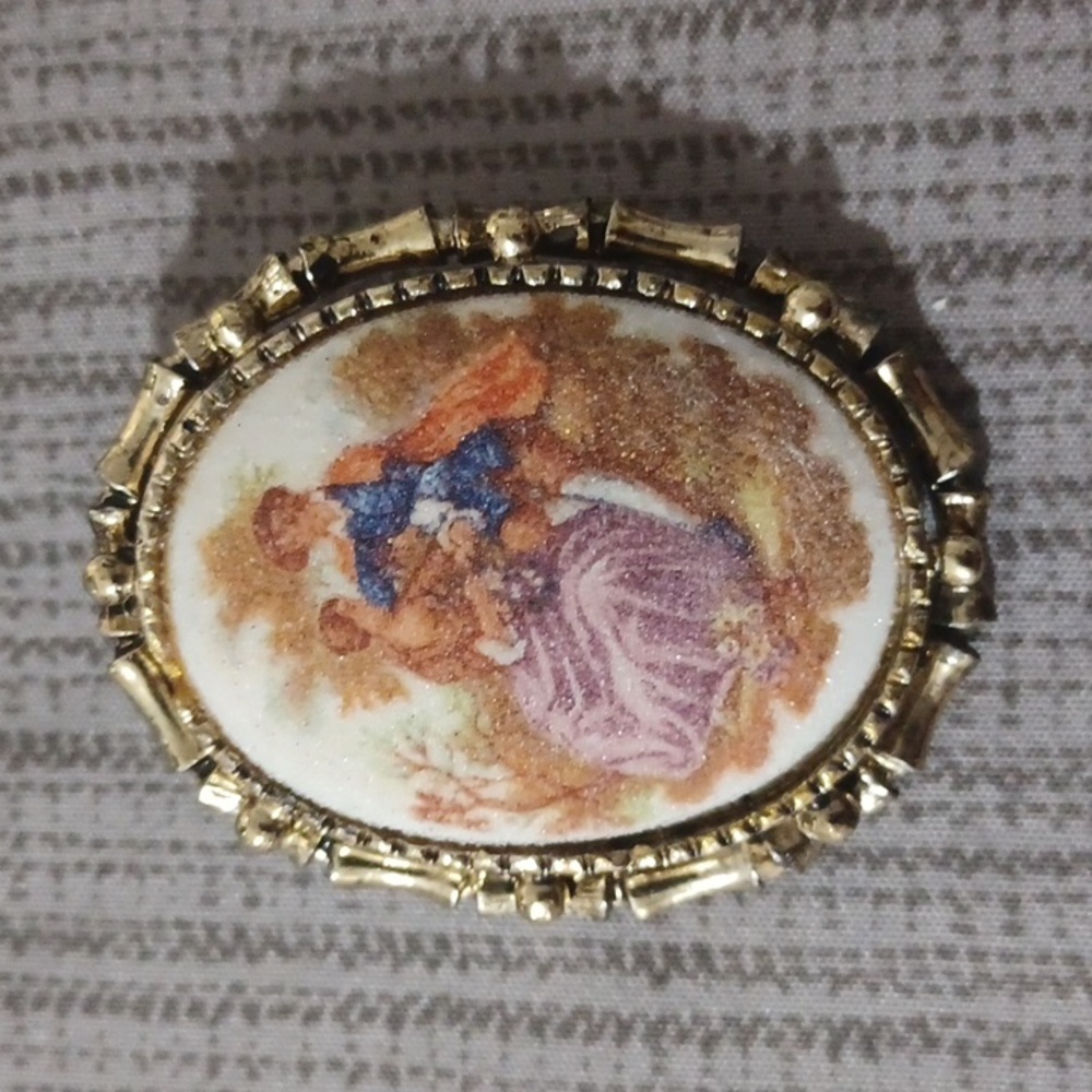 Vintage Sugar Coated Cameo Brooch